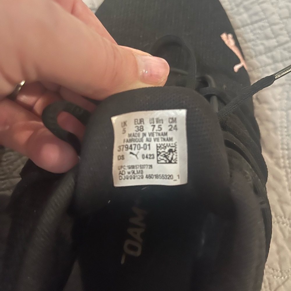 Puma Women's Black and Pink Athletic Shoes - Picture 6 of 6